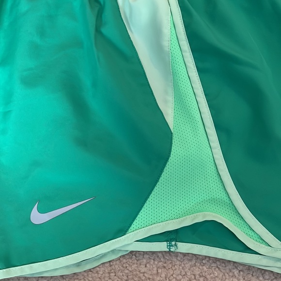 nike shorts - Picture 2 of 4